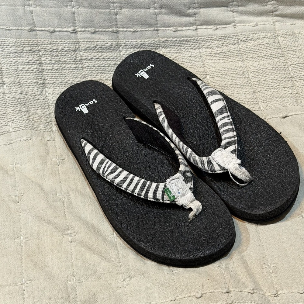 Sanuk Women Black White Yoga Mat Cushion Zebra Print Thong, Flip Flops, US 7